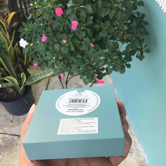 Decor - Picture 4 of 5